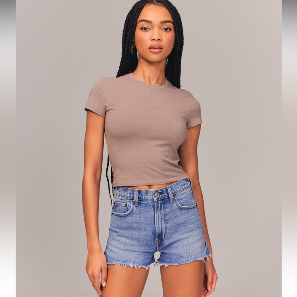 Abercrombie & Fitch NWT The Mom Short High Rise 4” Light Blue Jean Shorts 35/ 20